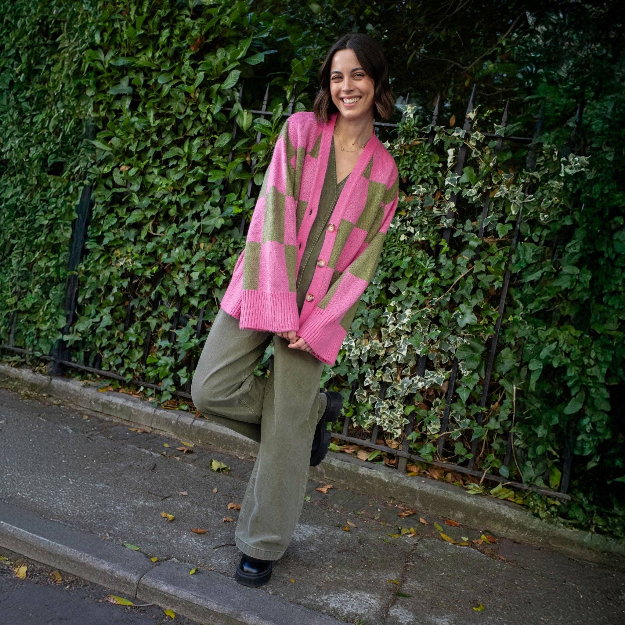 Cara & The Sky - Wholesale Cardigan - Dames - Candice Wijde Mouw Geruite Knopenvest - Roze & Groen16