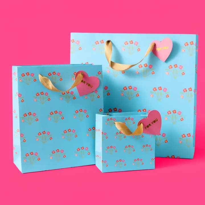 *SOLDES* Sacs Cadeaux - Bleu avec Bouquets - Tailles Assorties pour la vente par Taylor Elliott Designs