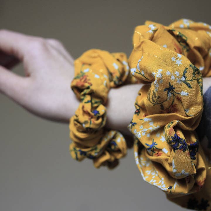 Esmée AccessoriesNco - Vente Chouchou – femme - Chouchou XXL en Viscose à Fleurs et fil doré Jaune4