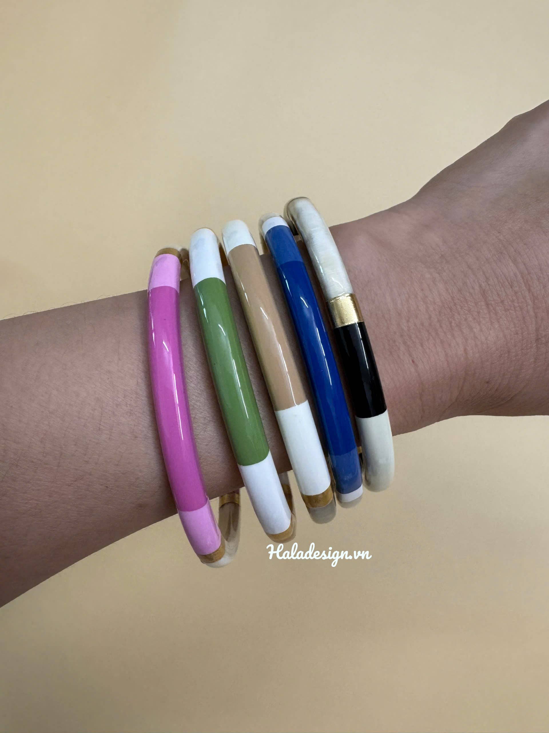Hala Design - Wholesale Bangle Bracelet - Multi Color Horn Bangle H=6mm5