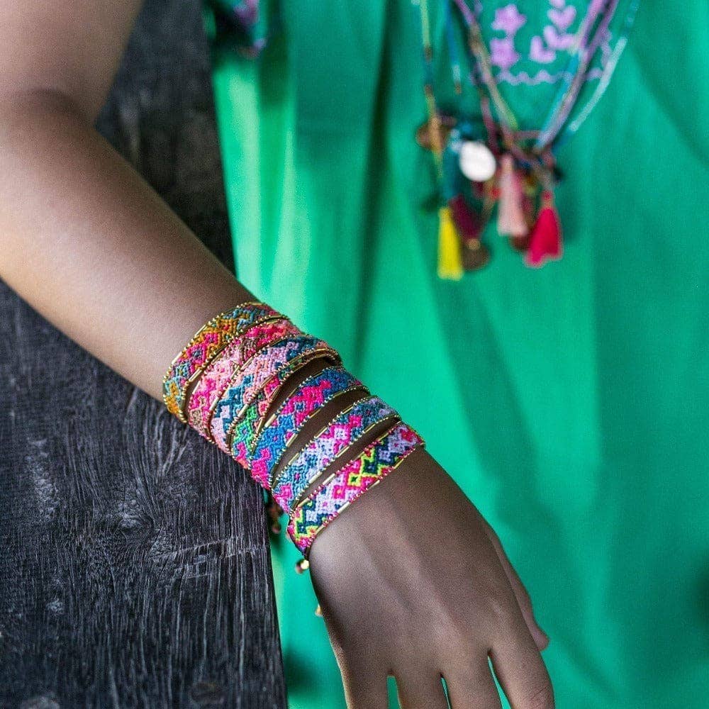 Love Is Project – Engroshandel Flettet armbånd – Bali Venskab Armbånd - Electric Feel5