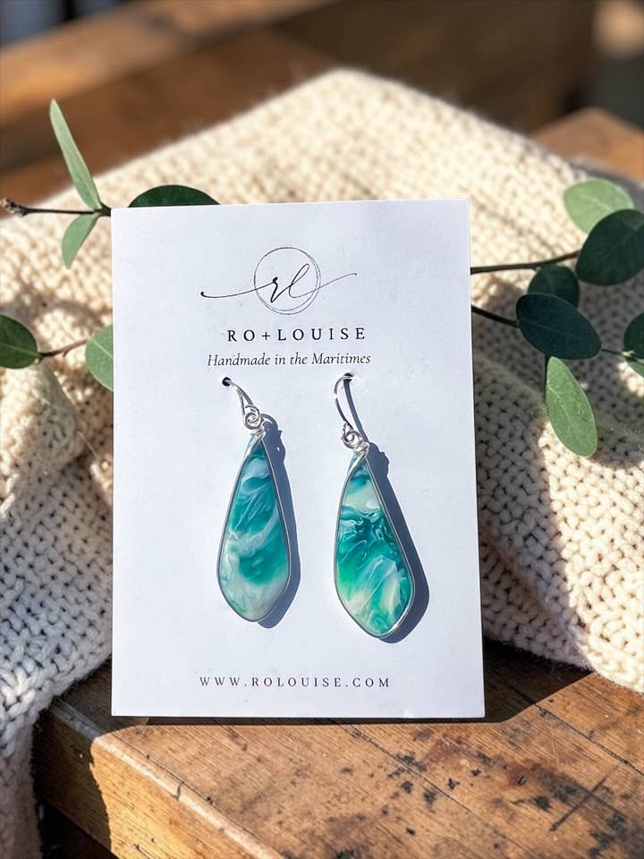 Mosagaat-hangers voor wholesale door Ro + Louise Jewelry