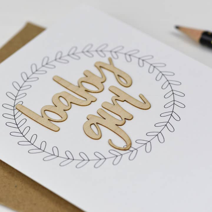 Altered Chic - Vendita all'ingrosso Biglietto di auguri per la nascita - Biglietto di parole in legno per bambina1