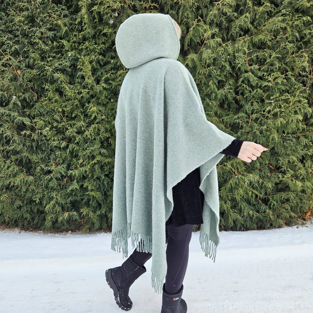 NorraVilla - Wholesale Poncho - Women's - Wool Poncho - Vakaris - Pale green5