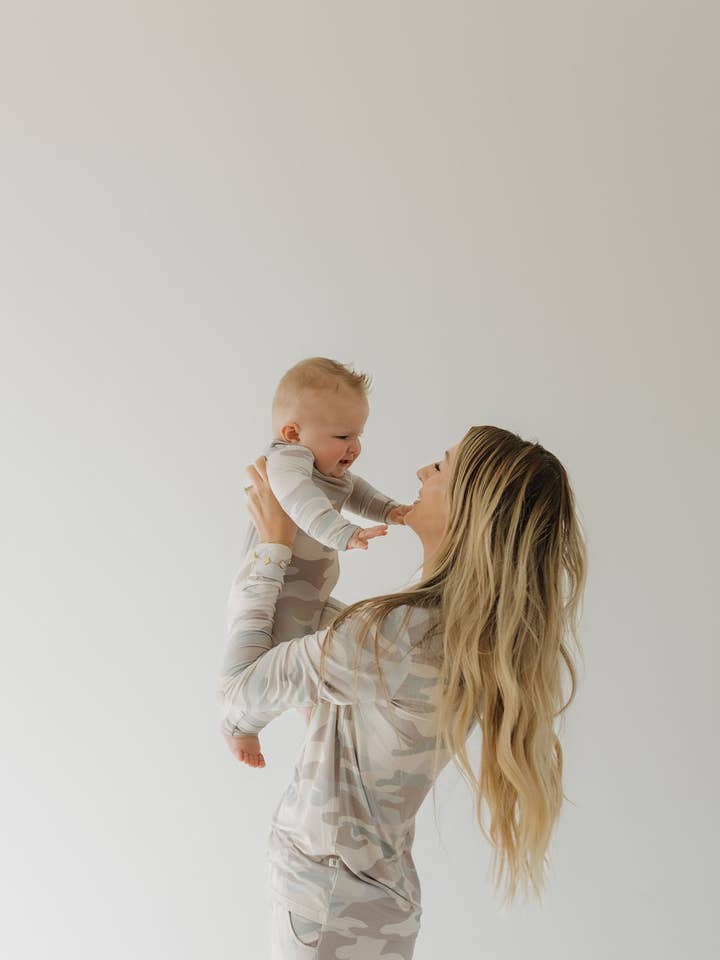 Forever French Baby - Wholesale Slaappak - Baby - Bamboe Rits Pyjama | Camouflage8