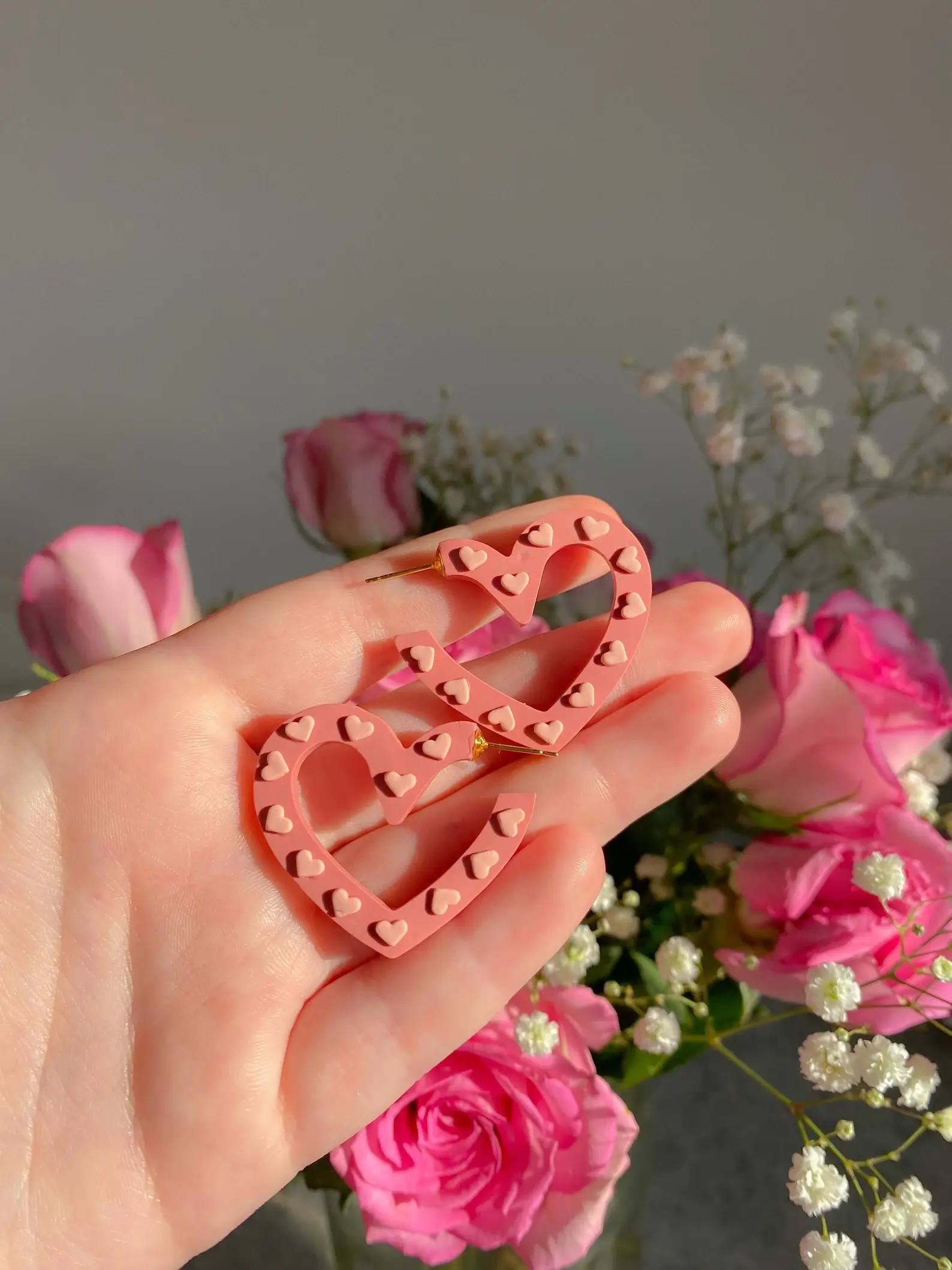 Peaches Phase – wholesale Hängande örhängen – Hjärtformade Hoops, Clay Hoops, Alla hjärtans dag lera örhängen2