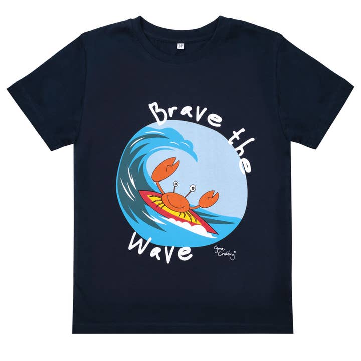 Sfida l'onda! T-shirt - Nautical Navy per la vendita all'ingrosso da parte di Gone Crabbing