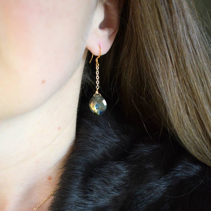 Aurora Labradorite Guldkæde Øreringe for engroshandel hos Edgy Petal Jewelry