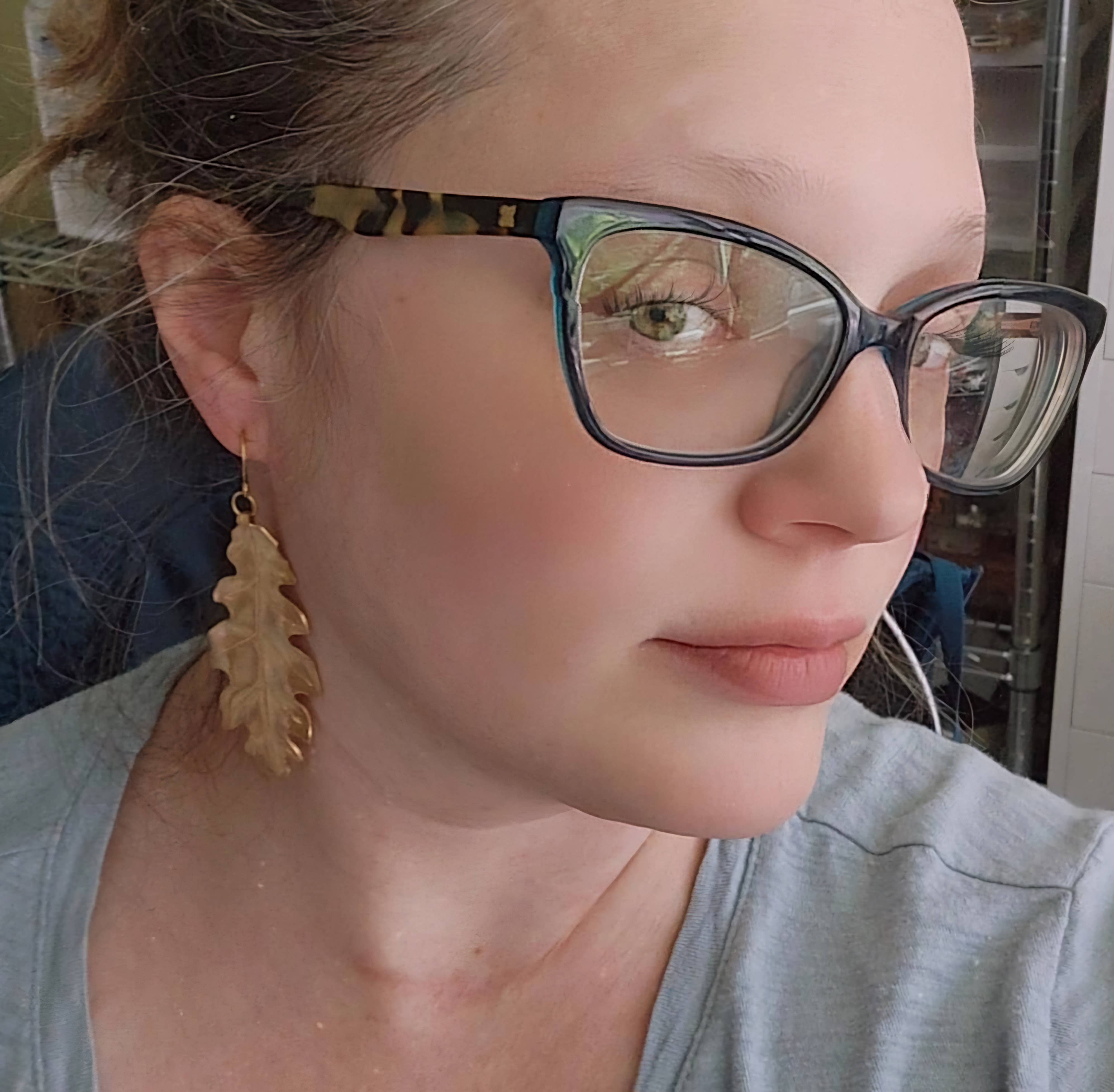 Sara Sela Jewelry – wholesale Dangle earrings – Brass Oak Leaf Dangle Earrings, Floral Botanical Jewelry5