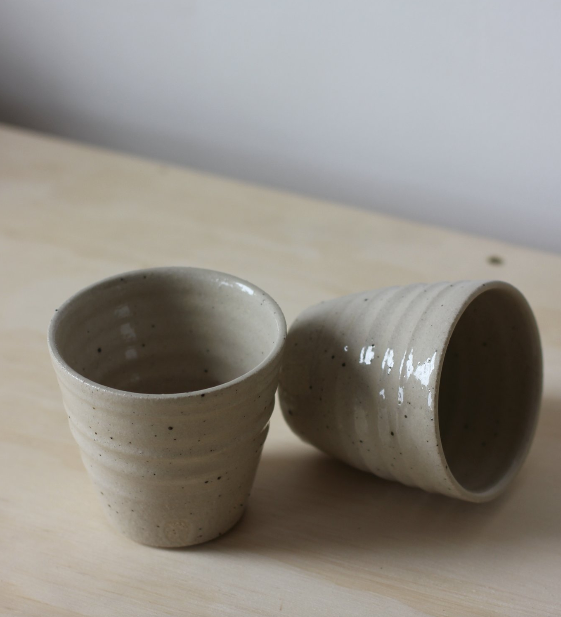 Eleanor Torbati Ceramics – Engroshandel Drikkeglas/kop – Stentøjskrus (ca. 200 ml)1