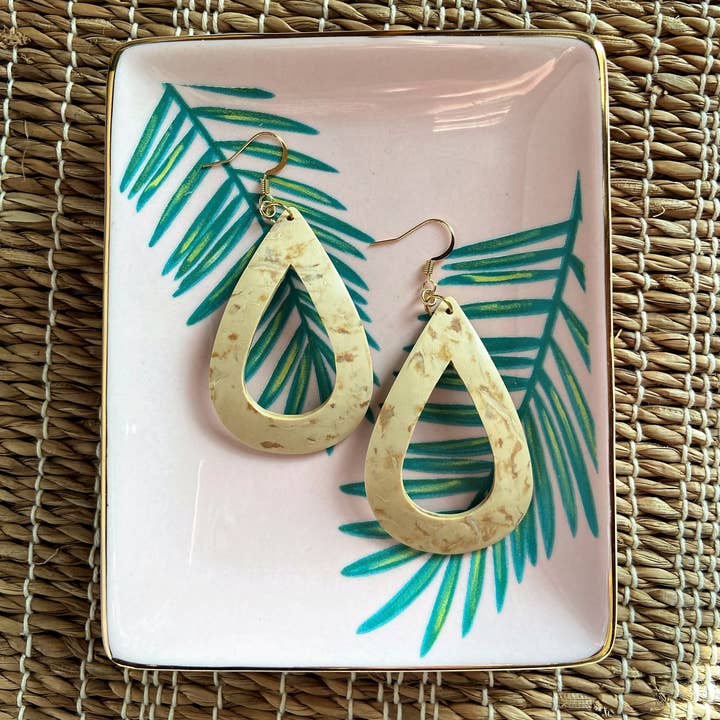 Coco & Souls - Venta al por mayor Pendientes colgantes - Pendientes de cáscara de coco con forma de lágrima hueca blanca5