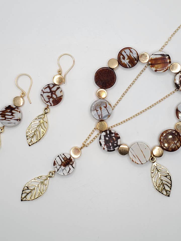 Halsband, örhängen och armband i bärnsten agat med guldblad för wholesale av Jezabel Adornment