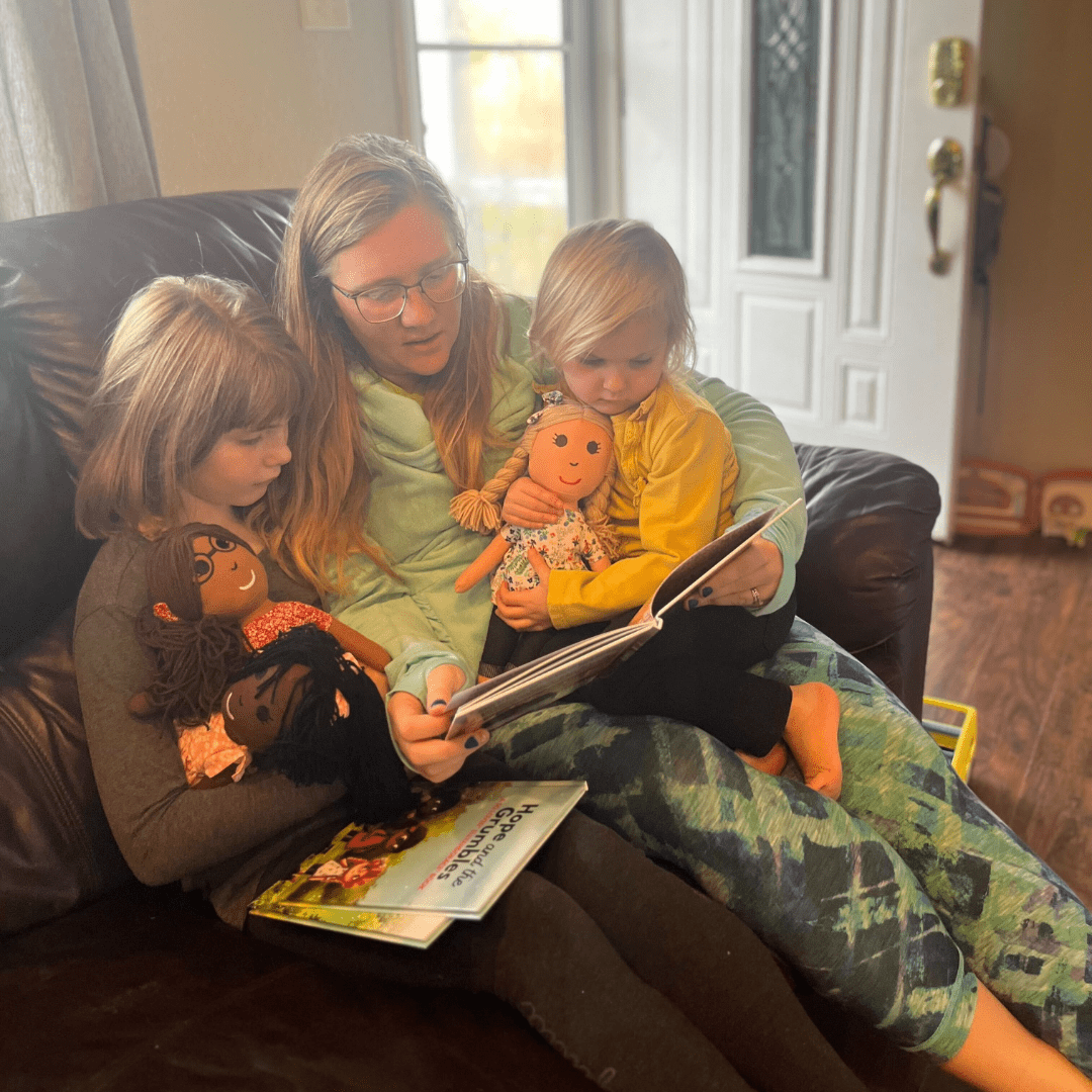 EllyandGrace - Vente Poupée – enfant - Ensemble de livres sur la foi, la grâce, l'espoir, une poupée en lin et un livre chrétien24