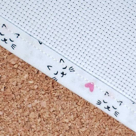 Kattansikten på vitt - Skräddarsydd Aida för wholesale av Rogue Stitchery