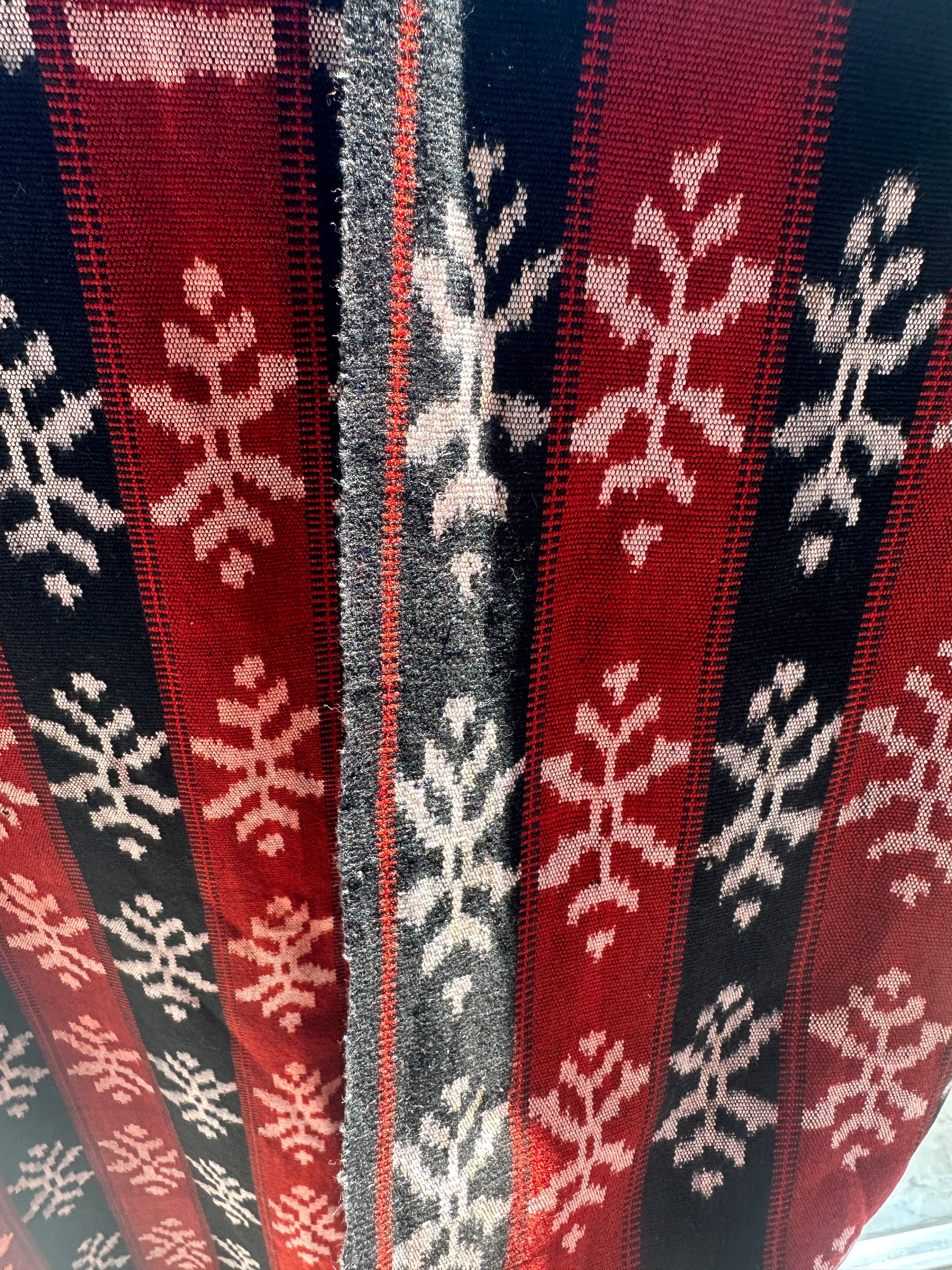 Office Objets - Wholesale Coverlet - Ikat, traditional Indonesian fabric from the island of Savu (Timor) red and black 2m25x754