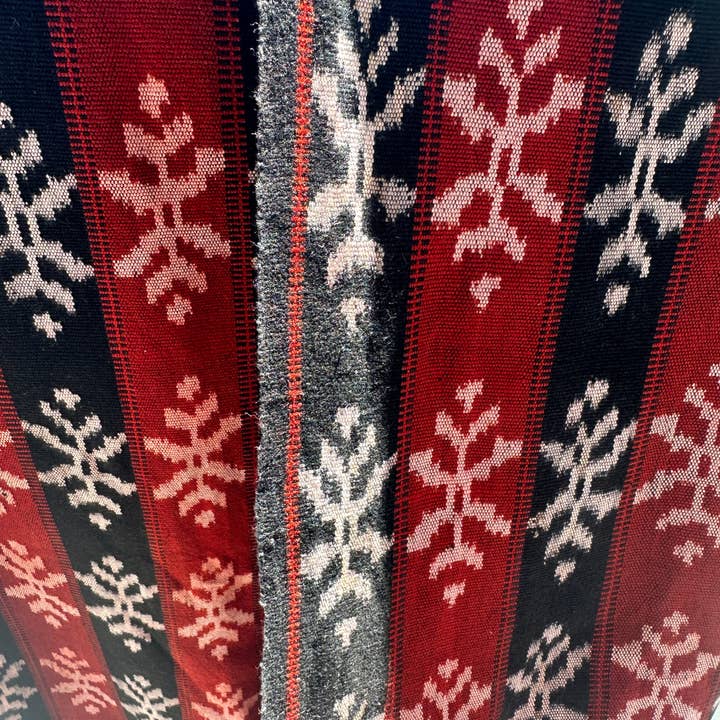 Office Objets - Wholesale Coverlet - Ikat, traditional Indonesian fabric from the island of Savu (Timor) red and black 2m25x754