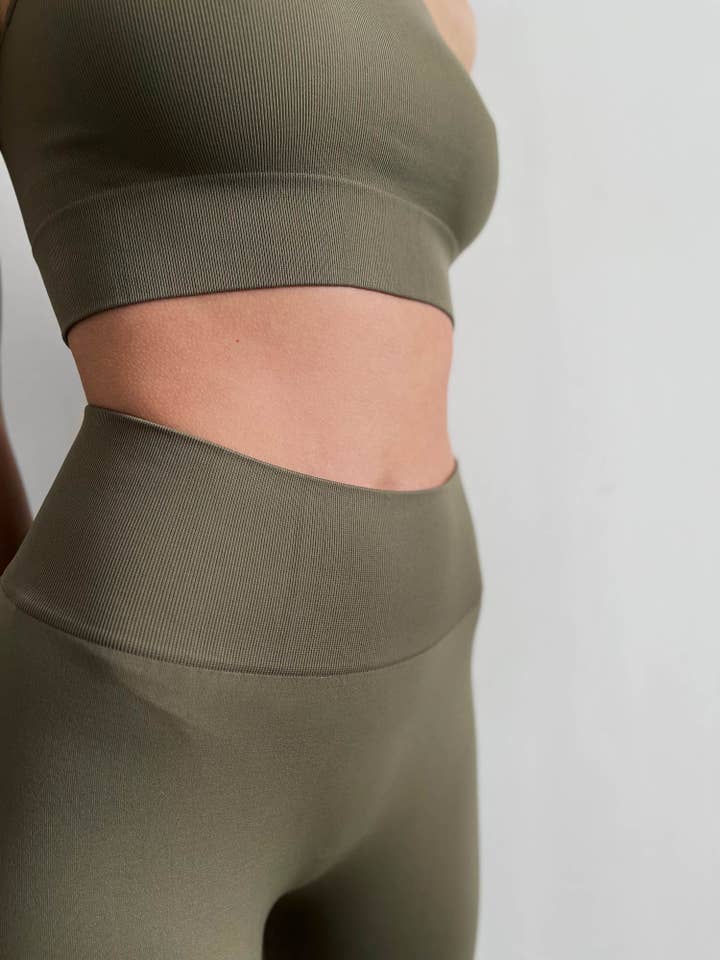 SIAWEAR - Wholesale Athletic/Lounge Leggings - Women's - Leggings SlimFit 200 den. IGUANA Yoga Pilates 🇮🇹1