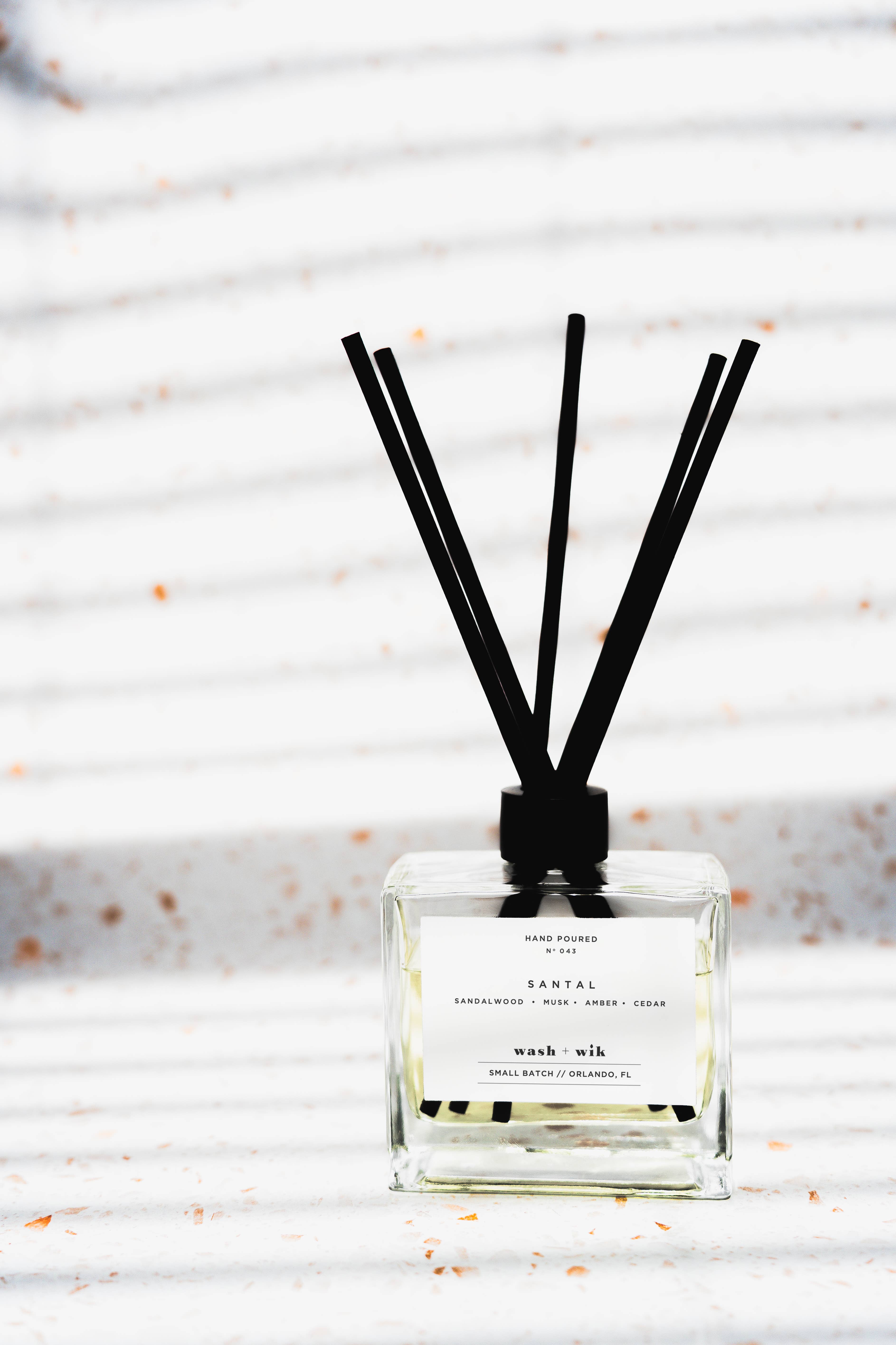 Wash and Wik - Wholesale Reed Diffuser - Santal | Reed Diffuser | Clear Bottle with Reeds