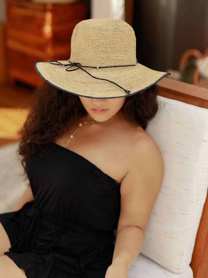 Chapéu de sol de palha crochê Rachel com aba de 10 cm e borda colorida por atacado de Shebobo