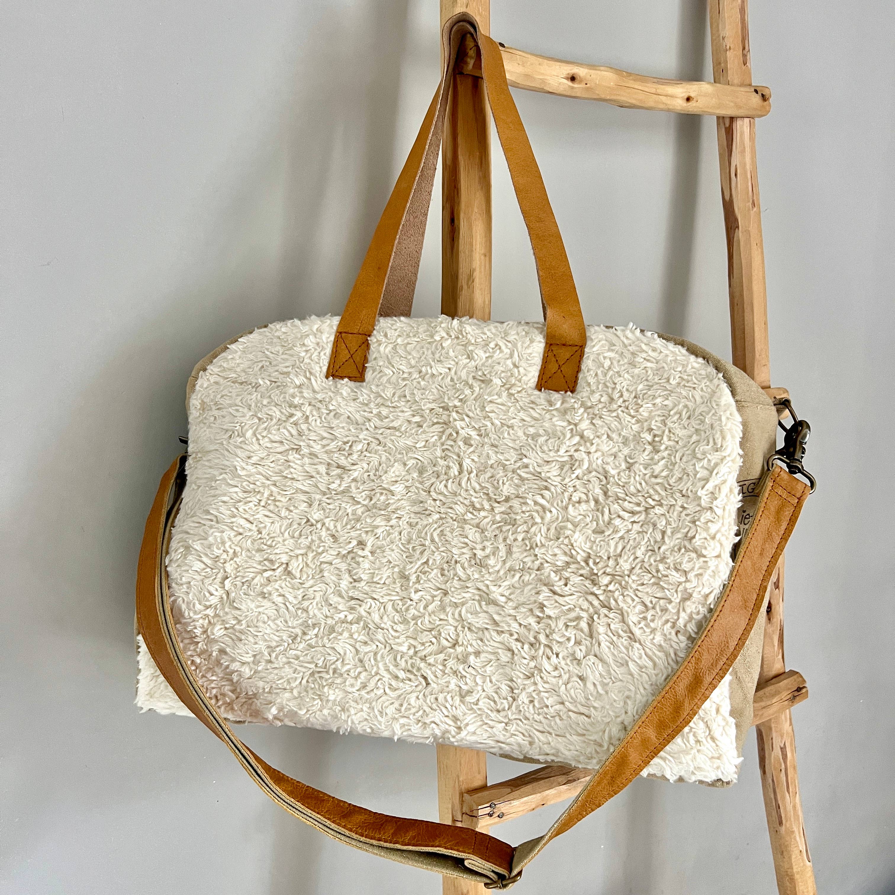 Liefe NL - Wholesale Tote Bag - Women's - Teddy Bowling Bag (cotton teddy) NEW Batch3