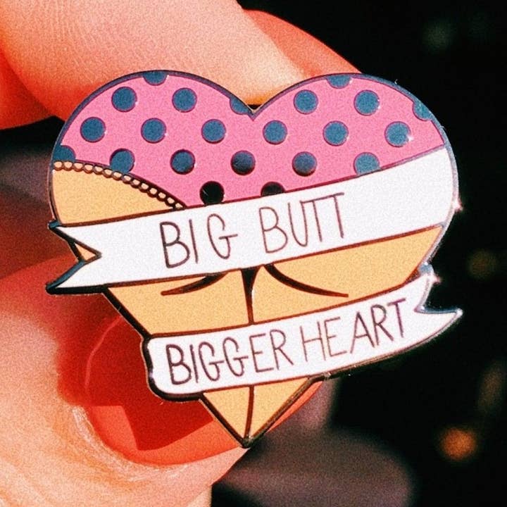 Spilla smaltata a forma di cuore grande per la vendita all'ingrosso da parte di Sleepy Mountain