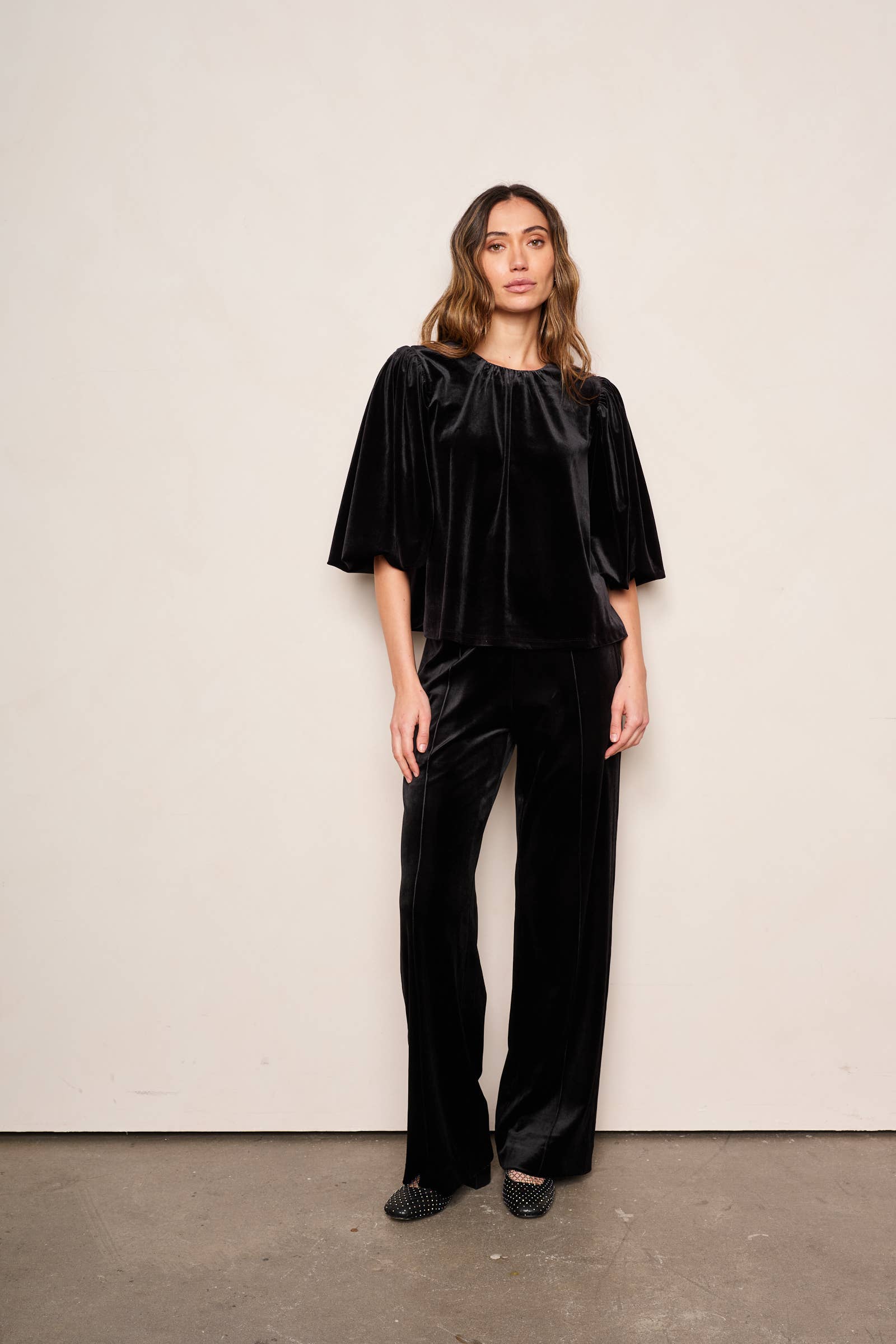 Svart JIN BYXA för wholesale på Faire5