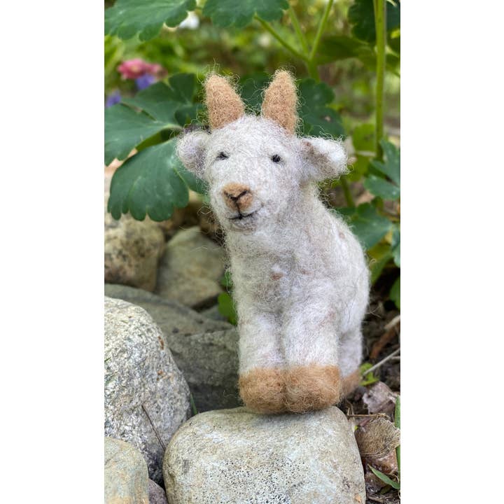The Felted Bee - Wholesale Craft Sewing Kit - Goat Needle Felting Kit