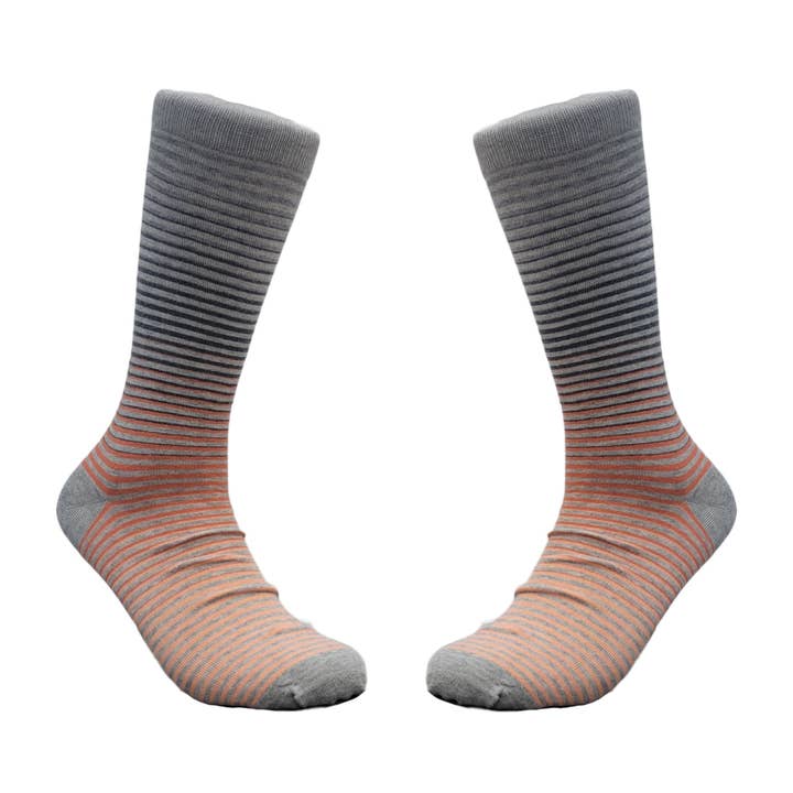 Chaussettes habillées à motif rayé gradué grises à orange pour la vente par Sock Panda
