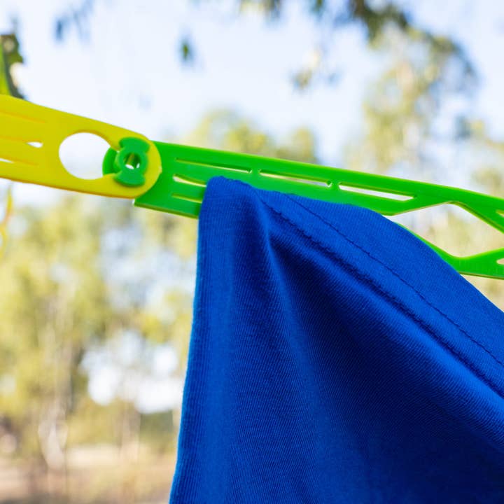 Van Go Collections - Wholesale Clothes hangers - Slide n’ Dry Pegless Clothesline4