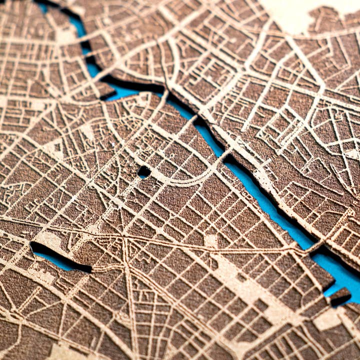 Carte de Berlin, peinture découpée au laser, carte de décoration du monde pour la vente par Kustwood