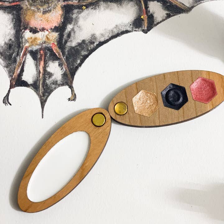Alexa K – wholesale Palette/mixing tray – The Bat Watercolor Palette / Artist Made Art Supplies3