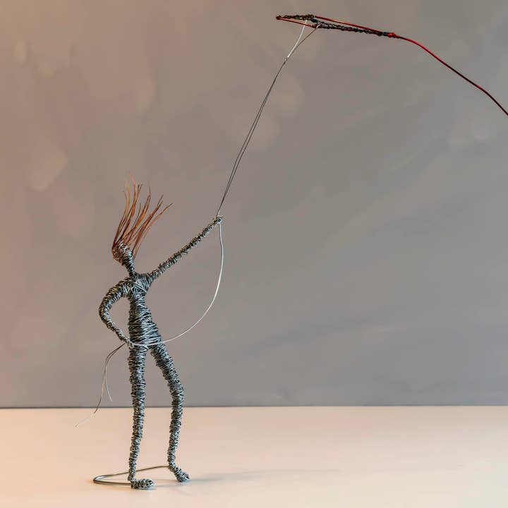 Haritopoulou – Engroshandel Skulptur – Kvinde Skulptur med Kite en Moderne Kunst Dekoration
