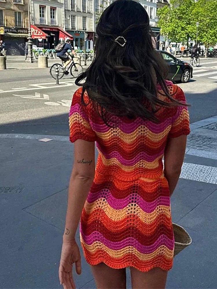 Uppsättning Sweet Wave Stripes Klättade Korta kjolar Set Kvinnor 2024 Summer Baddie Tvådelad Set Kvinnliga Kortärmade toppar Minikjolar Kläder för wholesale på Faire1