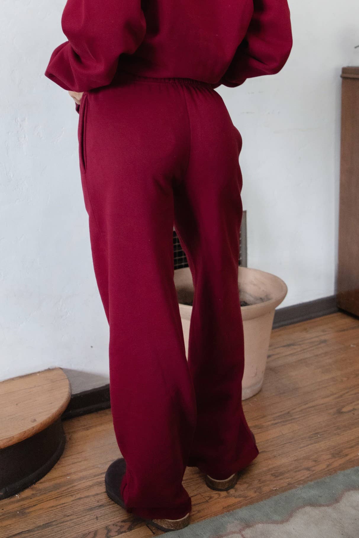 TICTOC - Wholesale Athletic Sweatpants/Joggers - Women's - LANI Cloud Fleece Wide Leg Sweatpants Stretch Waist & Pocket8