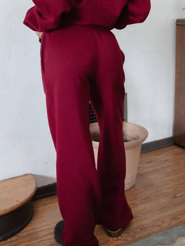 TICTOC - Wholesale Athletic Sweatpants/Joggers - Women's - LANI Cloud Fleece Wide Leg Sweatpants Stretch Waist & Pocket8