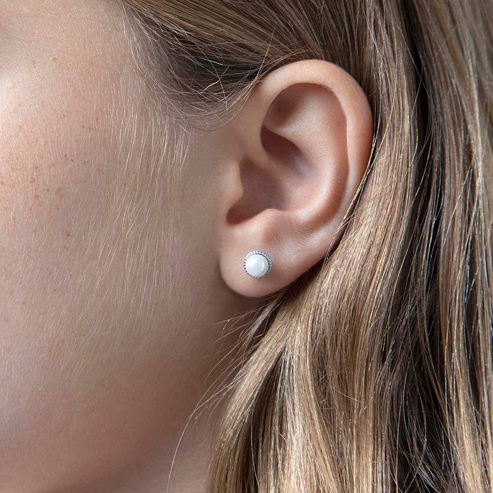 In Season Jewelry – wholesale Earrings – Kids – Pearl 7mm Baby / Kids Earrings Screw Back - Sterling Silver2