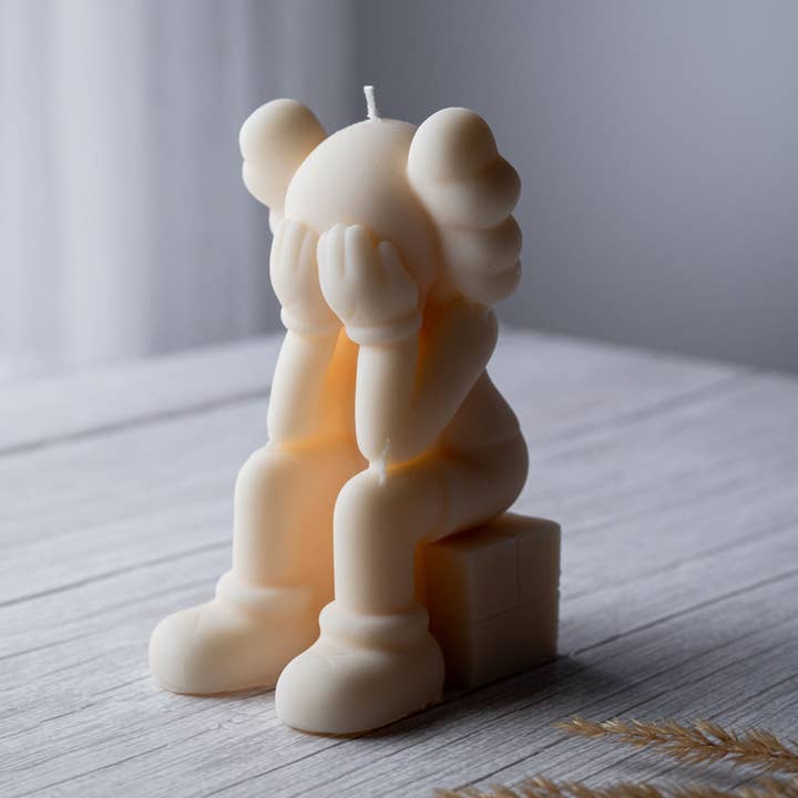 Allure CA - Venta al por mayor Velas de diseño llamativo - Figura Vela KAWS 'Passing Through' Companion5