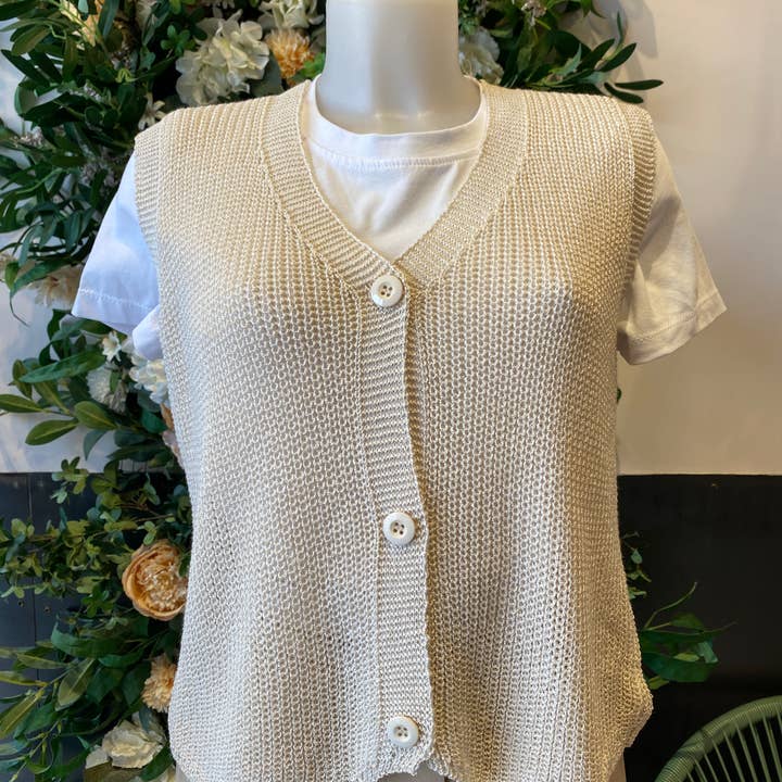 MAGNVS - Wholesale Sweater Vest - Women's - 6676 KNITTED VEST WITH BUTTONS2