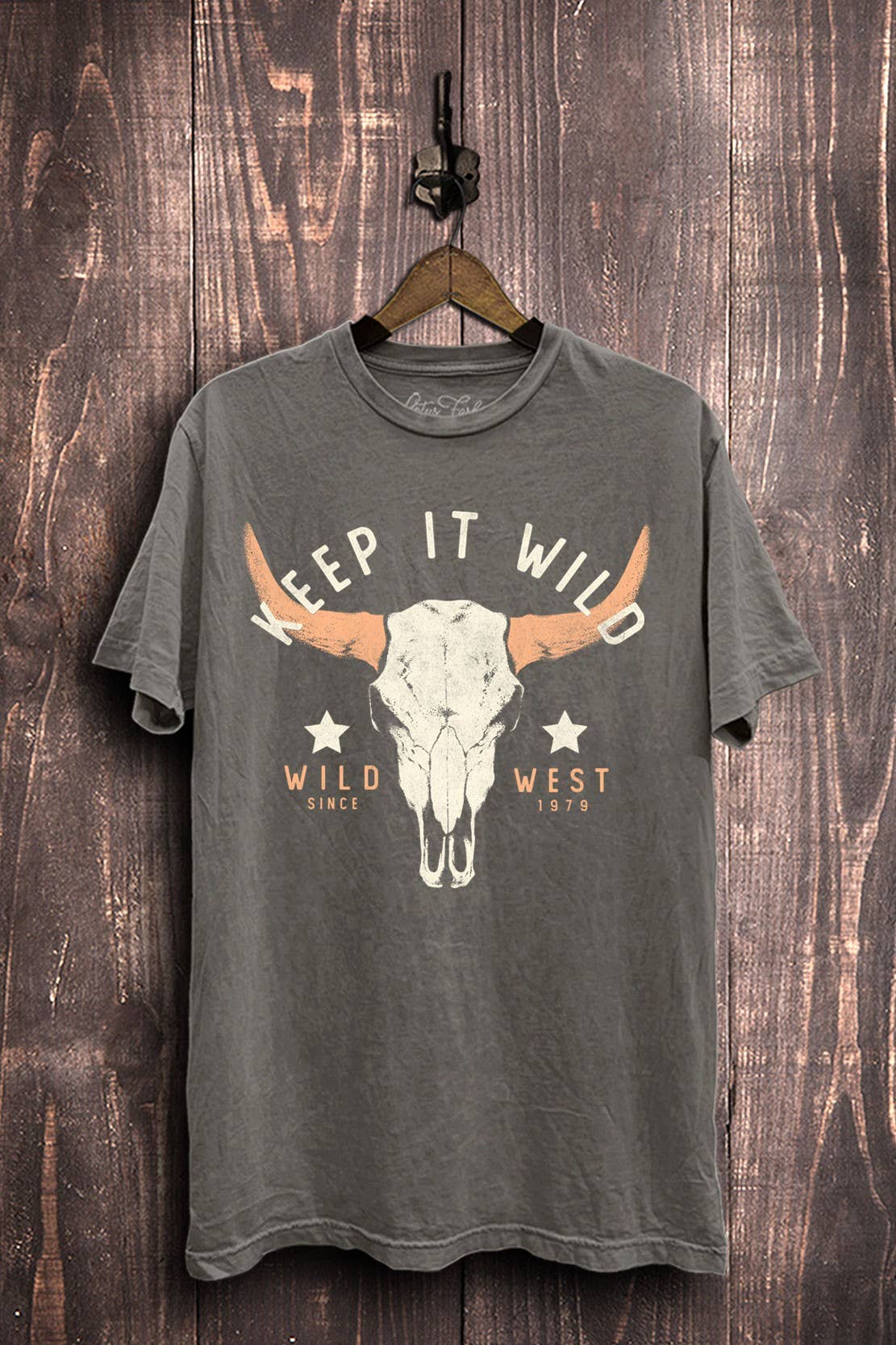 Lotus Fashion Collection - Wholesale T-shirt met print - Dames - Keep It Wild Cow Skull top met grafische print0
