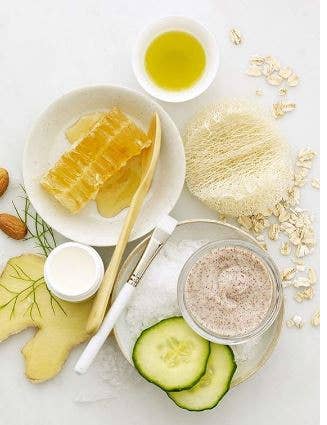 Bumbleberry Farms - Wholesale Honey - 16OZ Pure Clover Honey in Wax-Dipped Embossed Honey Jar3