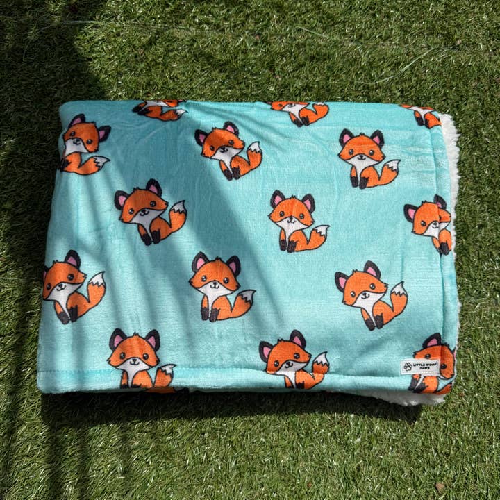 Coperta per cani blu con volpi - Fur & Fox per la vendita all'ingrosso da parte di Littlewoofpaws
