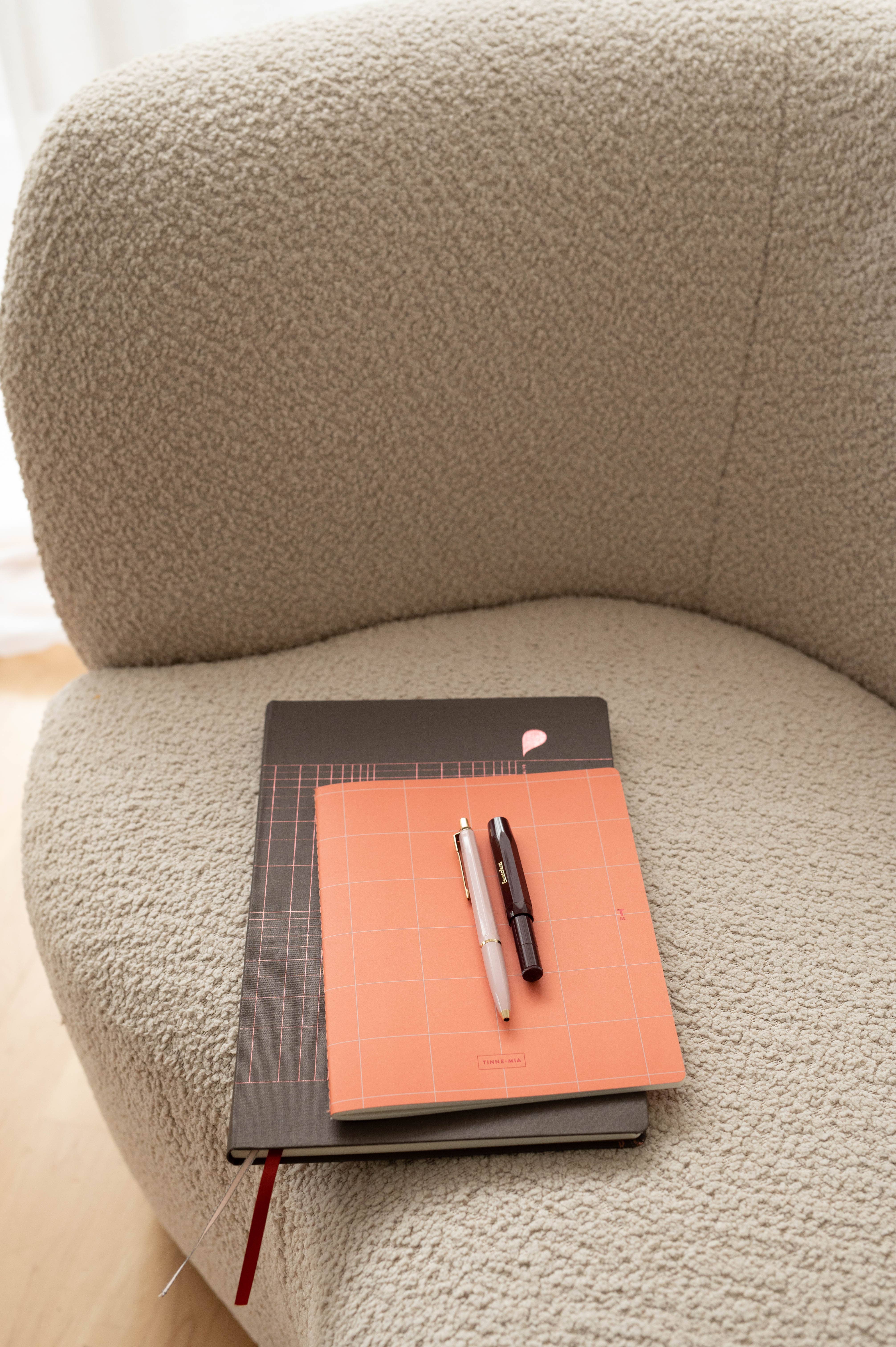 Tinne Mia – Engroshandel Notesbog – Linned notesbog A4 - Sæl Brun1