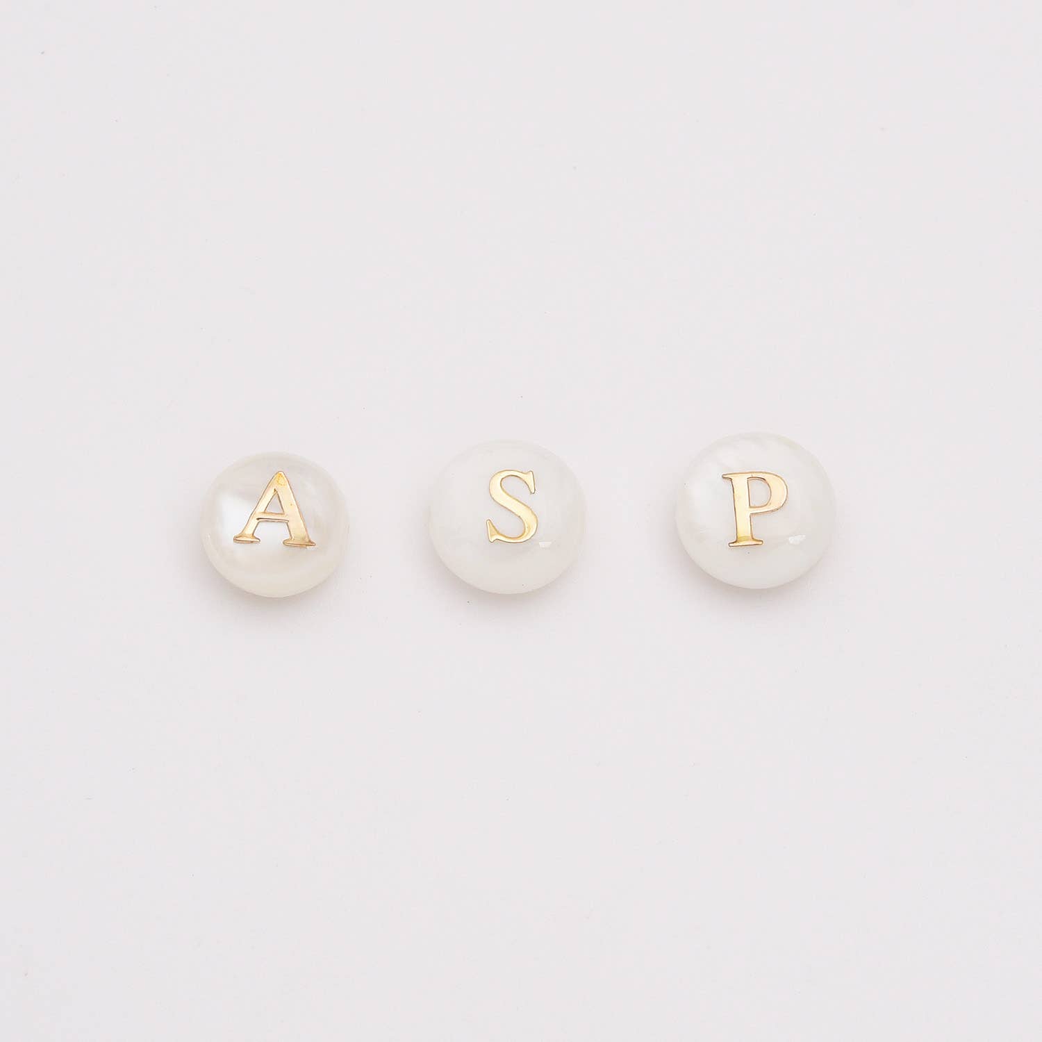 findings4uGem - Wholesale Individual Charm/Pendant - Mother of Pearl Shell Alphabet Initial Letter Beads, BD1745