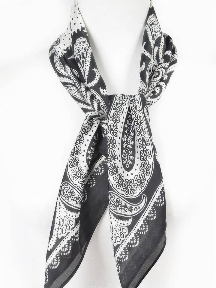 Halstuch mit mehreren Aufdrucken für den Großhandel von CC Wholesale Clothing