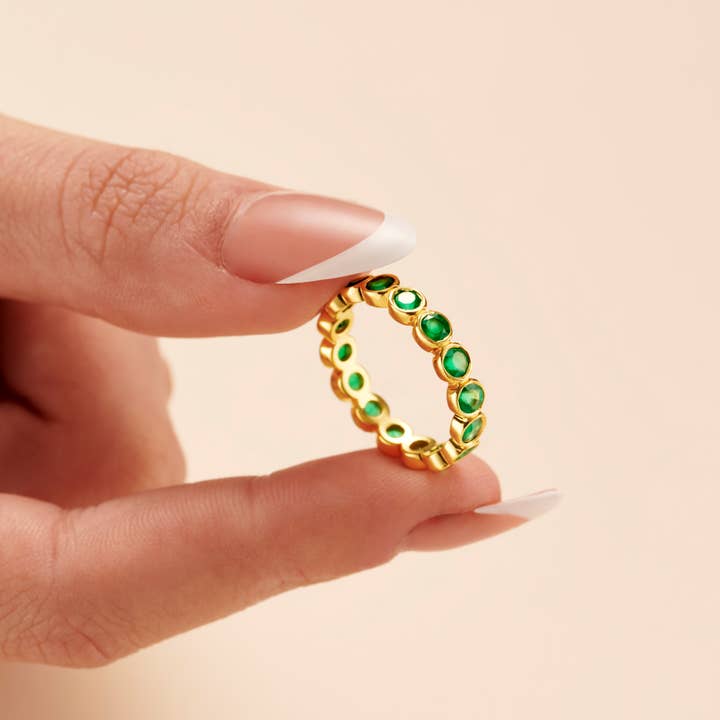 BAGUE D'ÉTERNITÉ EN ONYX VERT pour la vente par Fool's Gold Jewellery