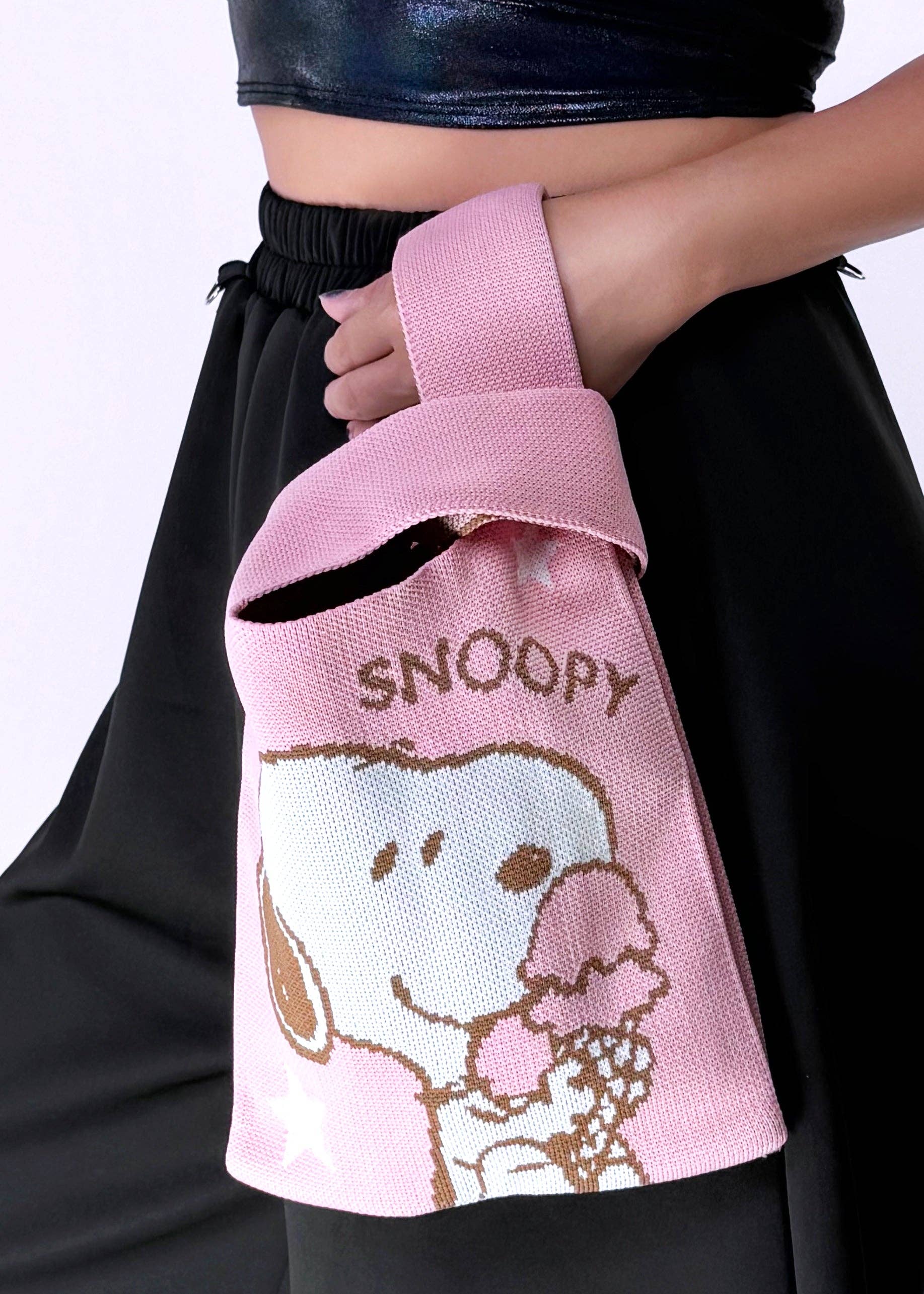 LASR – Großhandel Tragetasche – Damen – Erdnüsse Snoopy liebt Eiscreme gestrickte Baggu rosa Mini-Tasche1