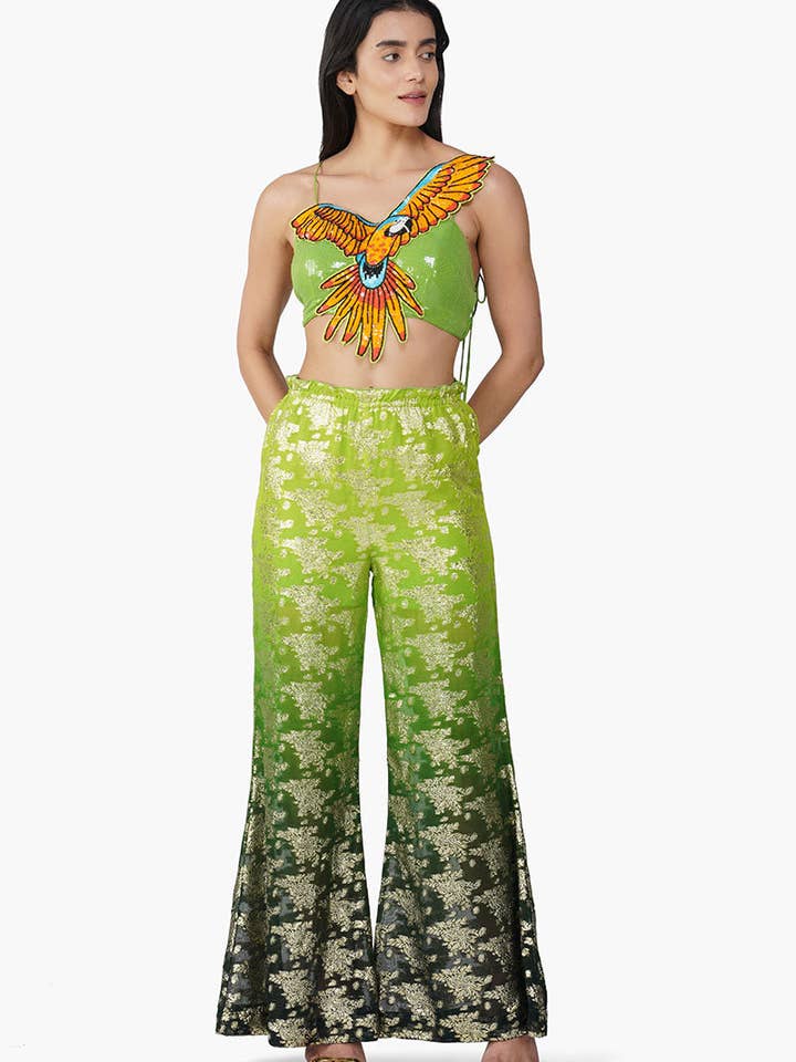 Ensemble de 6 hauts ornés de perroquets volants (S,M,L) pour la vente par America & Beyond