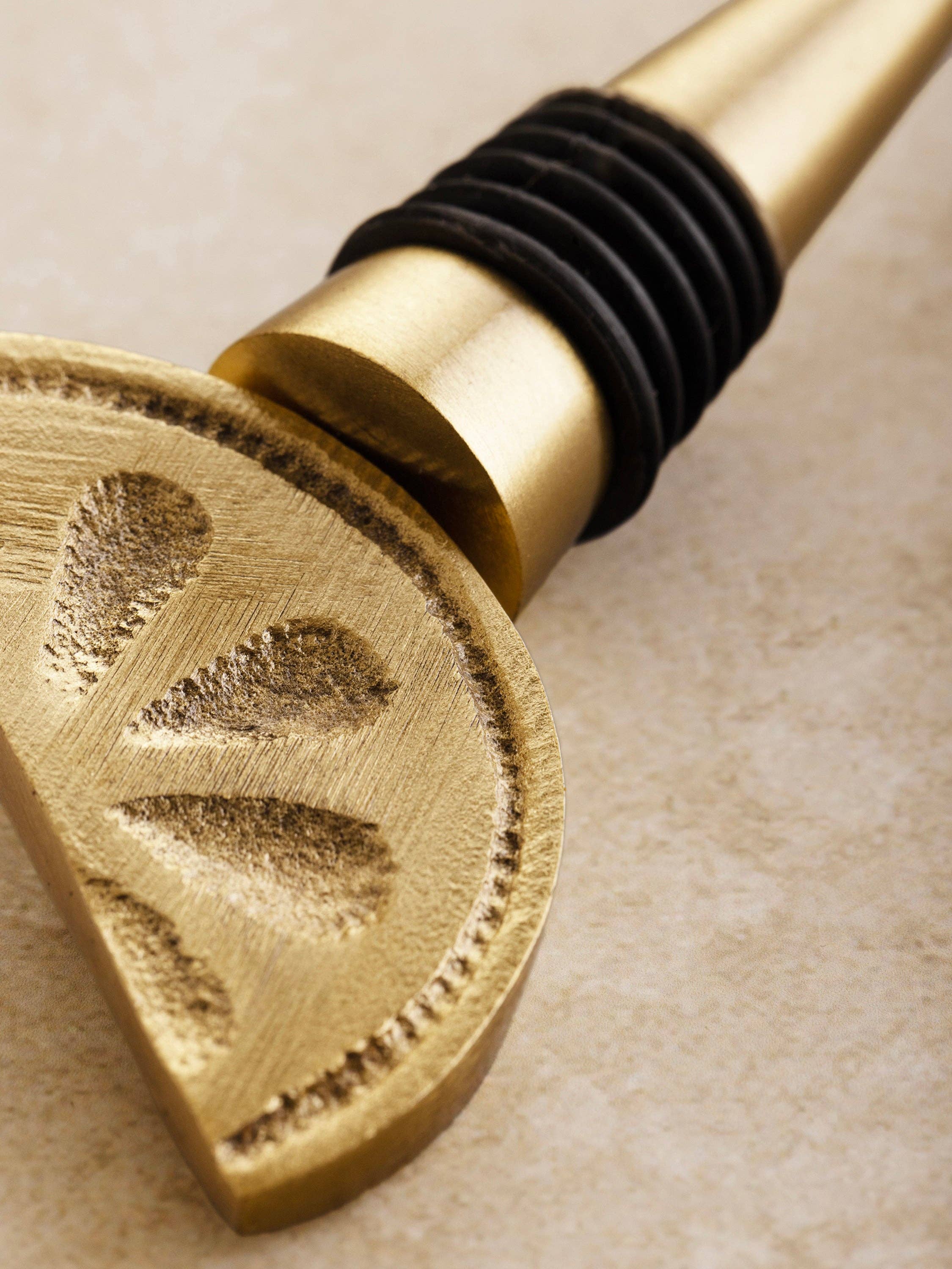 GAURI KOHLI - Wholesale Wine Stopper - Trellis Gold Citrus Slice Wine Bottle Stopper4