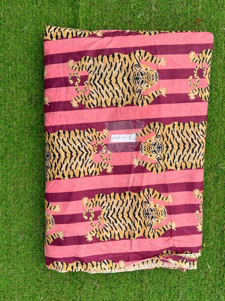 Tessuto in cotone stampato con tigre per abito, borsa, tendaggio, cuscino. per la vendita all'ingrosso da parte di GYPSY STUDIO