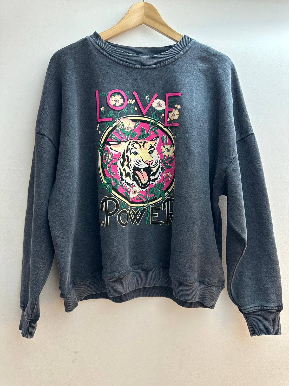 LORIANE – Engroshandel Grafisk Sweatshirt - Dame – 10184 Vintage trykt sweatshirt0